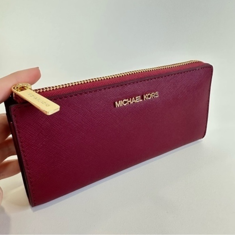NEW Michael Kors Large three Quarter zip Leather wallet in Mulberry - Picture 3 of 9